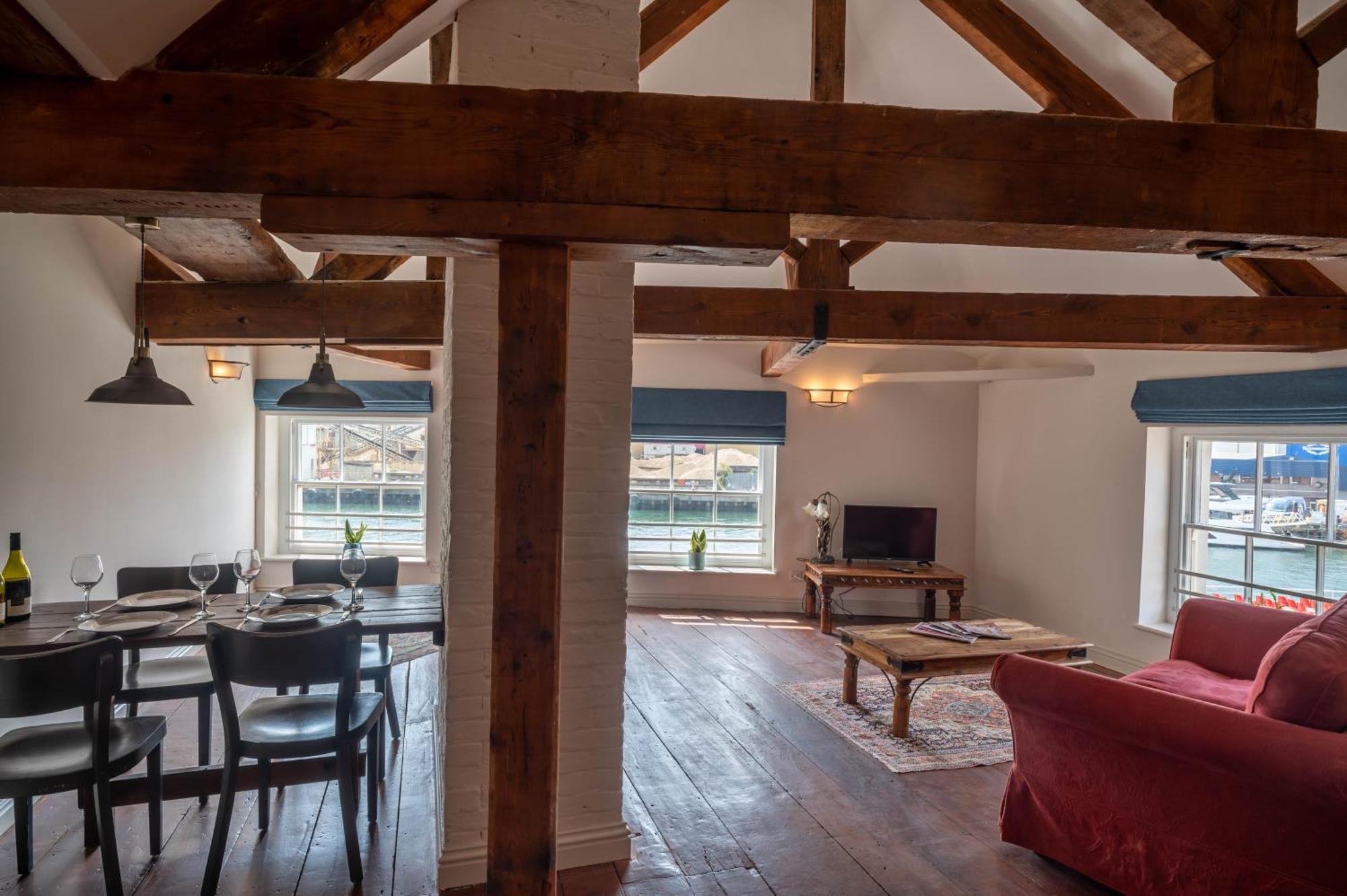 Apartamento The Old Custom House Poole Exterior foto